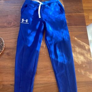 Under armor sweatpants youth size medium in good used condition